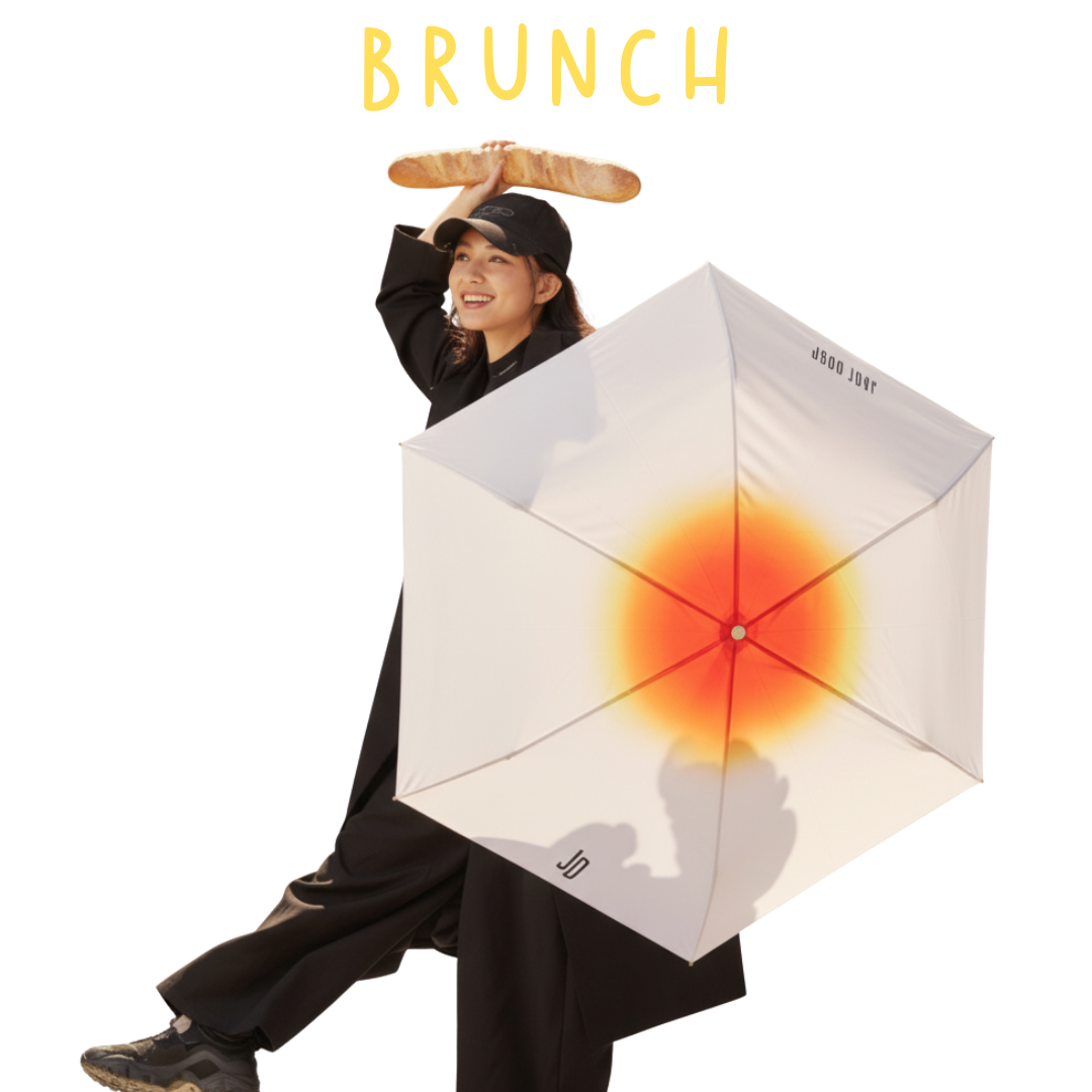JADE DROP 美膚傘 Brunch 防回彈自動摺疊傘|款式:荷包蛋 女模特撐傘情境白底圖