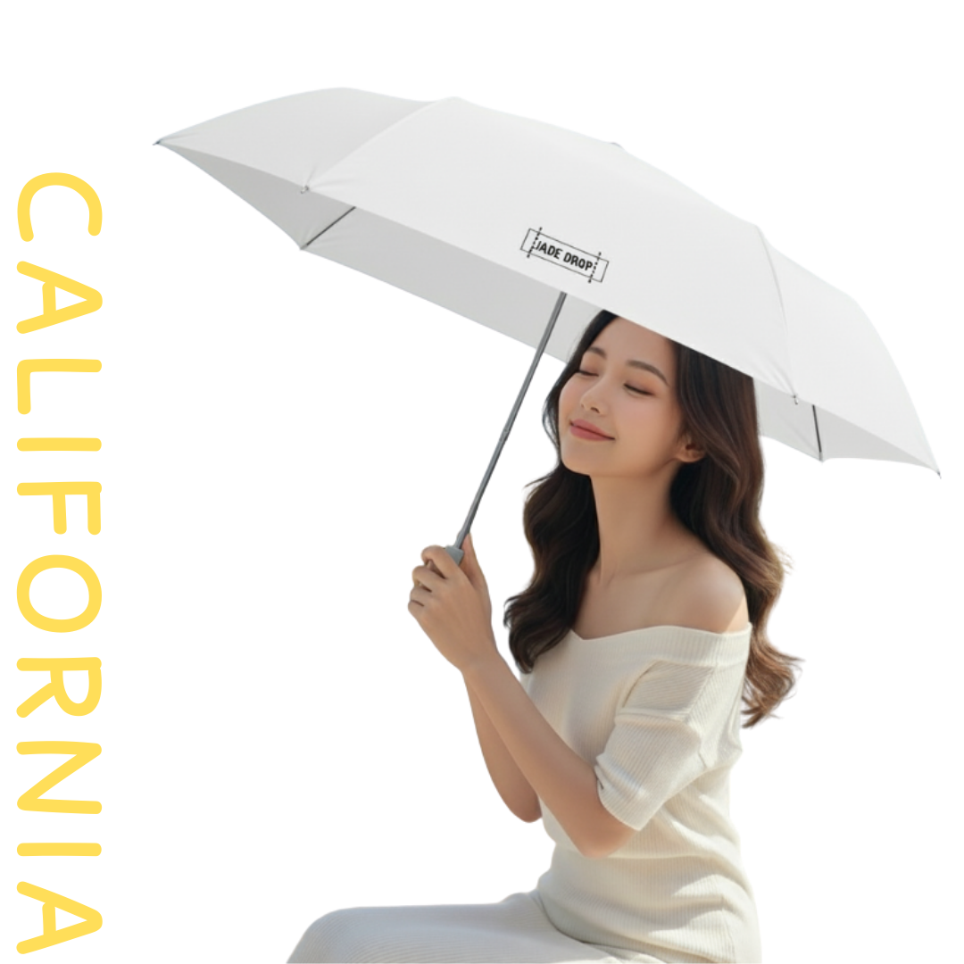 JADE DROP 美膚傘 California 極致輕盈防回彈自動晴雨傘 款式:奶霜白 Cream White 商品主圖|台灣女模特坐著優雅撐著傘的系列形象白底圖,圖上壓黃色字體 CLIFORNIA